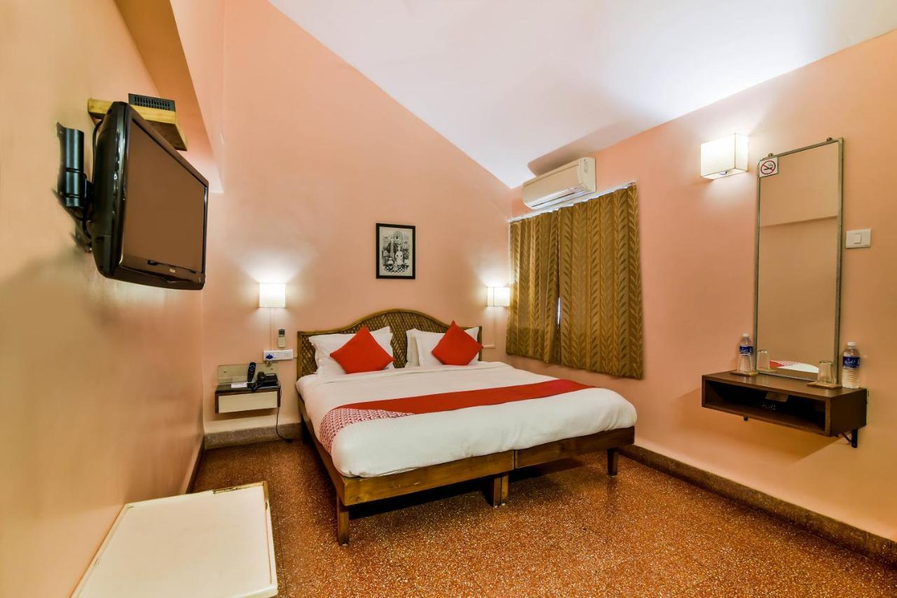 Oyo 807 Hotel Gopika International Goa Exterior photo