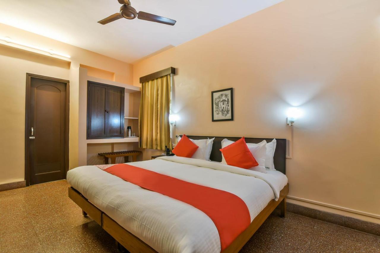 Oyo 807 Hotel Gopika International Goa Exterior photo