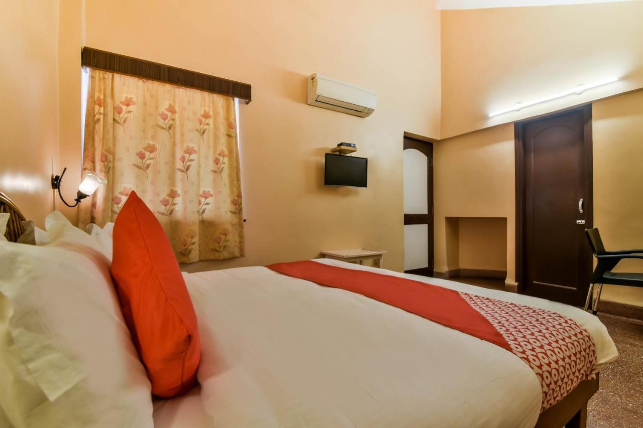 Oyo 807 Hotel Gopika International Goa Exterior photo